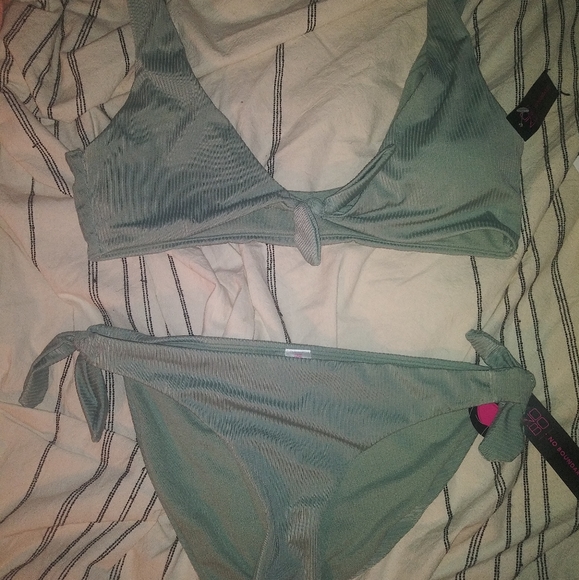 NWT: Bathing suite set - Picture 1 of 4